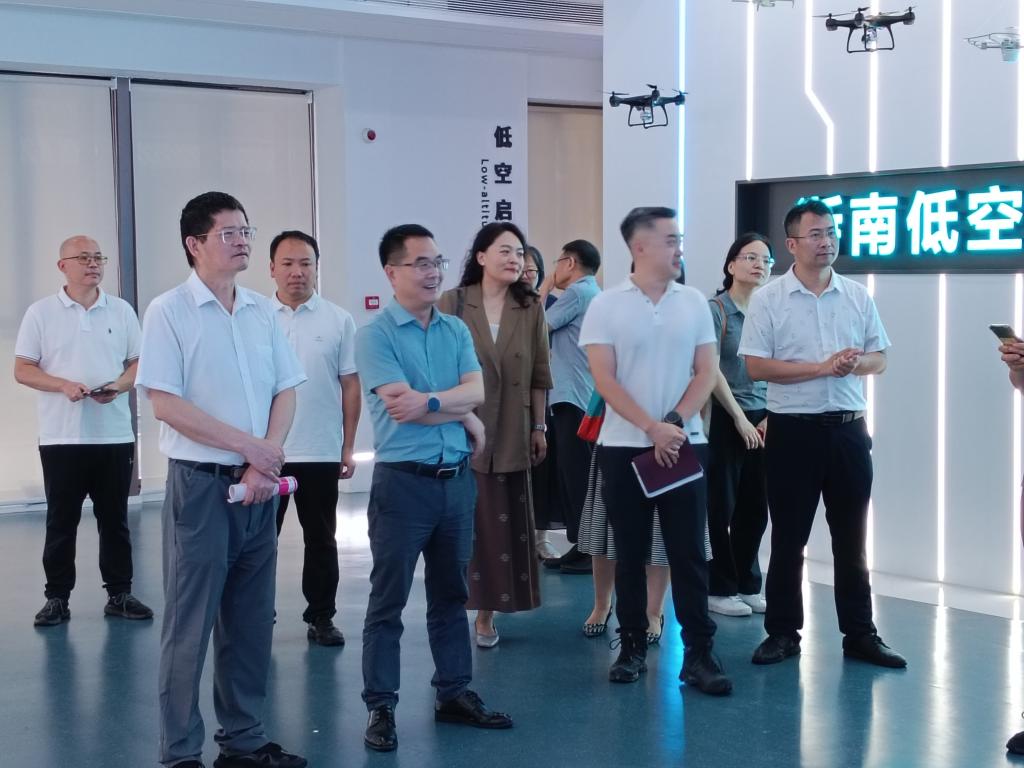 深化產(chǎn)教融合 賦能智慧未來 浙江工貿(mào)職業(yè)技術(shù)學院學術(shù)委員會赴中國智能谷與浙南低空飛行服務(wù)中心調(diào)研紀實